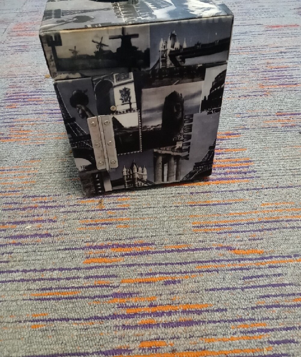 Black Patterned Cosmetic Case with Mirror - Picture 9 of 16